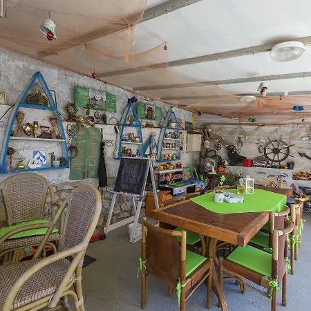 Charmantes Hundefreundliches Mit Privatem Balkon, Spielplatz, Grill Apartament *