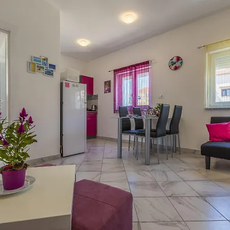Daire Charmantes Hundefreundliches Mit Privatem Balkon, Spielplatz, Grill