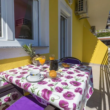 Charmantes Hundefreundliches Mit Privatem Balkon, Spielplatz, Grill * Crikvenica