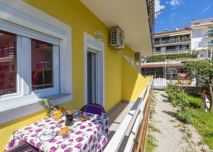 Charmantes Hundefreundliches Mit Privatem Balkon, Spielplatz, Grill Apartman Crikvenica