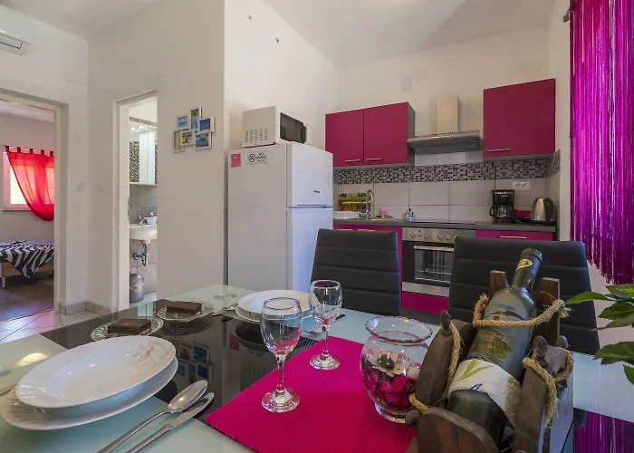 Charmantes Hundefreundliches Mit Privatem Balkon, Spielplatz, Grill Apartament Crikvenica
