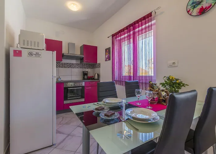 Charmantes Hundefreundliches Mit Privatem Balkon, Spielplatz, Grill *
