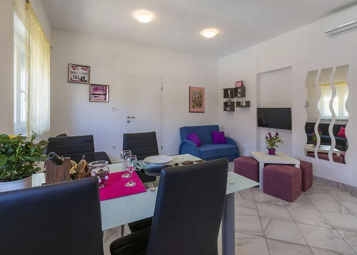 Charmantes Hundefreundliches Mit Privatem Balkon, Spielplatz, Grill Crikvenica