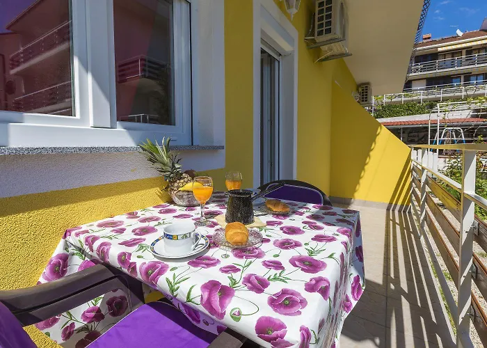 Charmantes Hundefreundliches Mit Privatem Balkon, Spielplatz, Grill * Crikvenica