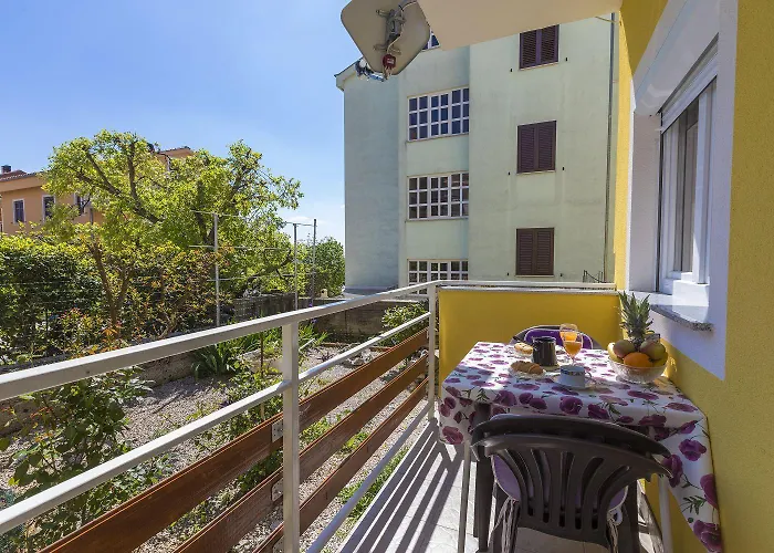 Charmantes Hundefreundliches Mit Privatem Balkon, Spielplatz, Grill Crikvenica