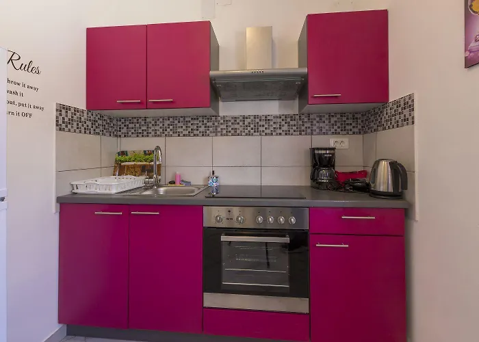 Charmantes Hundefreundliches Mit Privatem Balkon, Spielplatz, Grill * Crikvenica