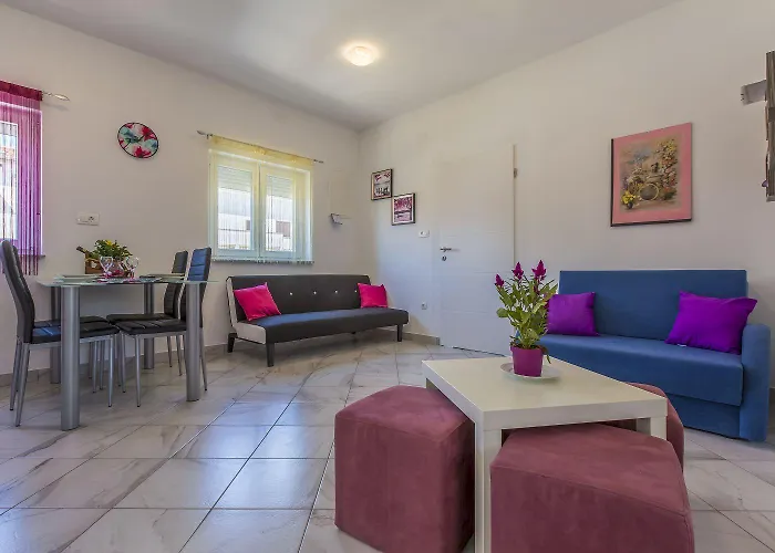 Charmantes Hundefreundliches Mit Privatem Balkon, Spielplatz, Grill