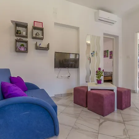 Charmantes Hundefreundliches Mit Privatem Balkon, Spielplatz, Grill