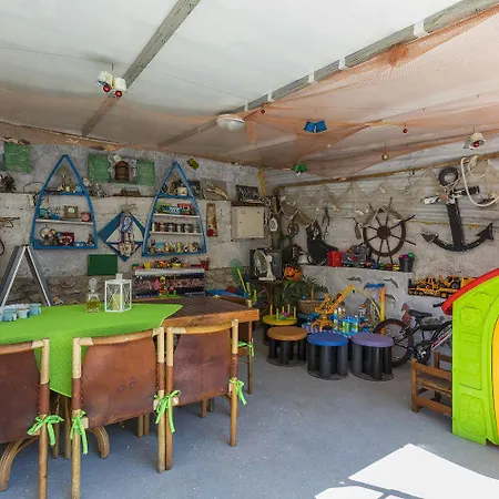 アパート Charmantes Hundefreundliches Mit Privatem Balkon, Spielplatz, Grill *