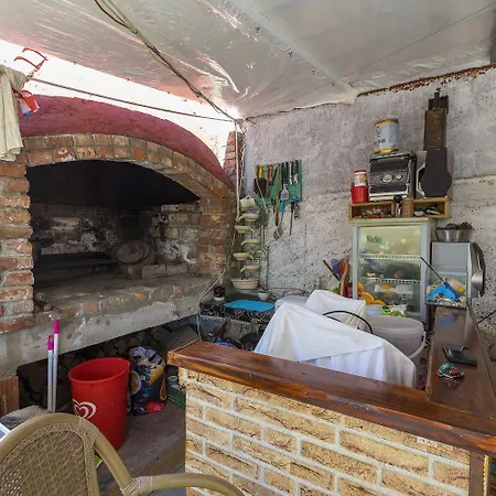 アパート Charmantes Hundefreundliches Mit Privatem Balkon, Spielplatz, Grill ツリクヴェニツァ