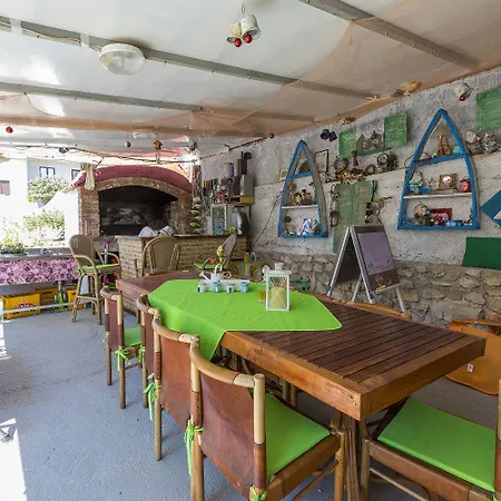 アパート Charmantes Hundefreundliches Mit Privatem Balkon, Spielplatz, Grill *