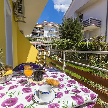 Charmantes Hundefreundliches Mit Privatem Balkon, Spielplatz, Grill アパート ツリクヴェニツァ