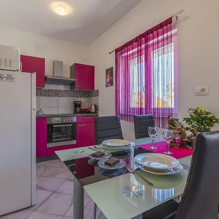 Charmantes Hundefreundliches Mit Privatem Balkon, Spielplatz, Grill *