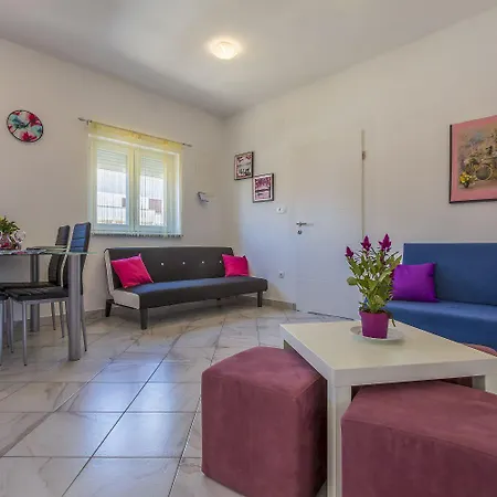 Charmantes Hundefreundliches Mit Privatem Balkon, Spielplatz, Grill
