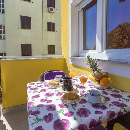 Charmantes Hundefreundliches Mit Privatem Balkon, Spielplatz, Grill アパート *