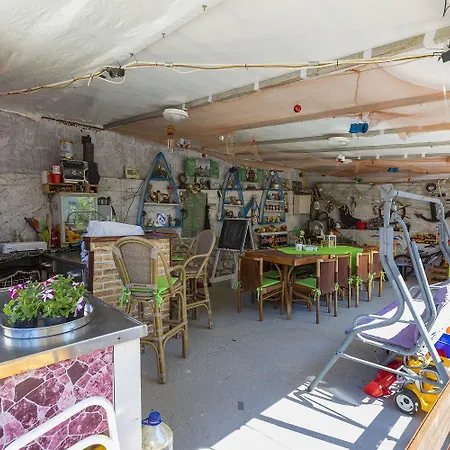 Charmantes Hundefreundliches Mit Privatem Balkon, Spielplatz, Grill アパート