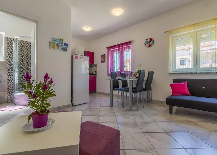 شقة Charmantes Hundefreundliches Mit Privatem Balkon, Spielplatz, Grill